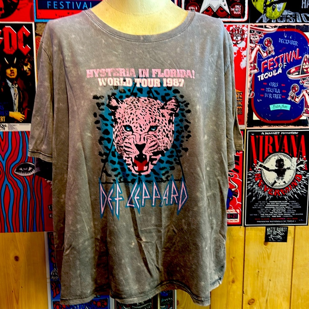 Lane Bryant Cropped Def Leppard Tee Size 26/28